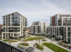 Proyecto inmobiliario con una gran plaza que conecta las distintas torres